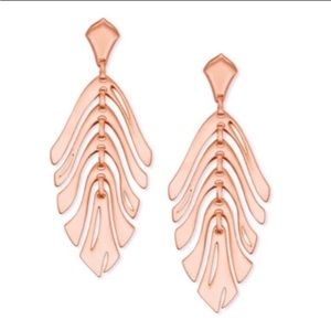 KENDRA SCOTT Lotus Earrings Rose Gold